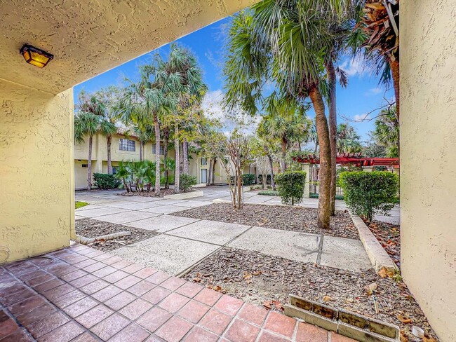 Building Photo - 10288 Turkey Lake Rd