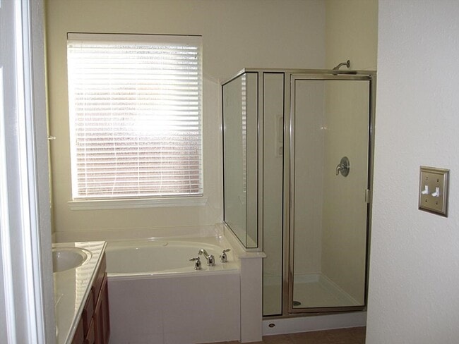 Building Photo - 25814 Orchard Knoll Ln