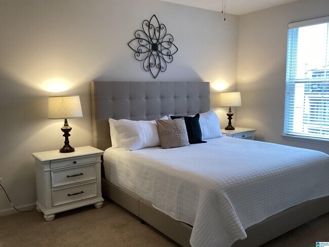 Building Photo - 1840 Oxmoor Rd