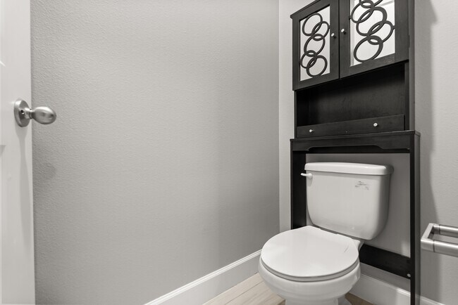 Building Photo - 6875 Arnoldson St