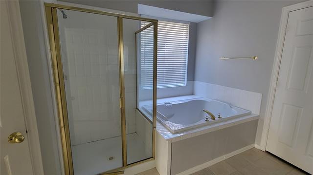 Building Photo - 2400 Spillway Cir