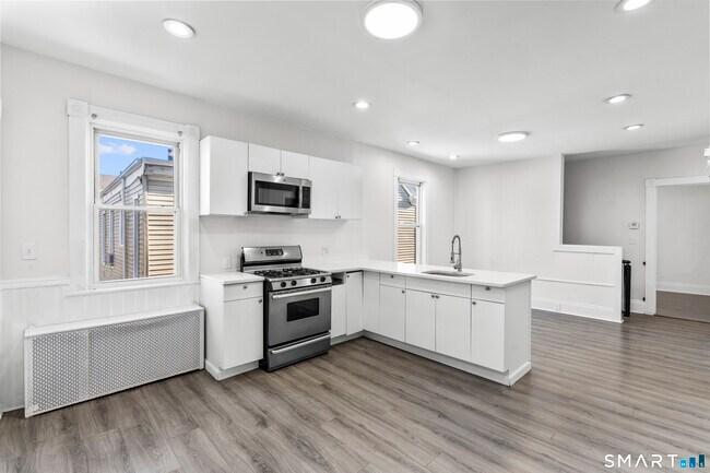 Building Photo - 394 Gregory St