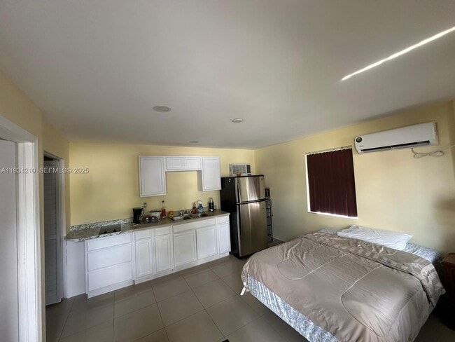 Building Photo - 5440 SW 101st Ave