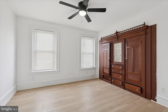 Building Photo - 2054 W Glenwood Ave