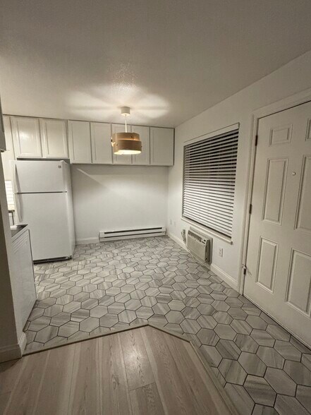 Building Photo - 1209 W Plum St
