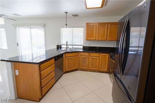 Building Photo - 7873 Laurelton Pl