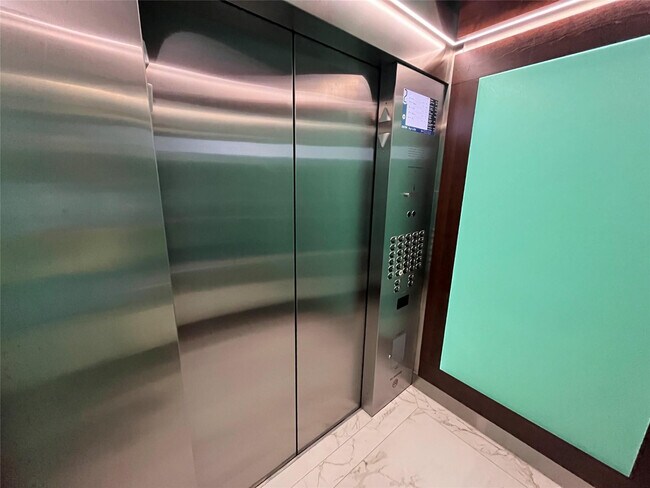 Building Photo - 3500 Galt Ocean Dr