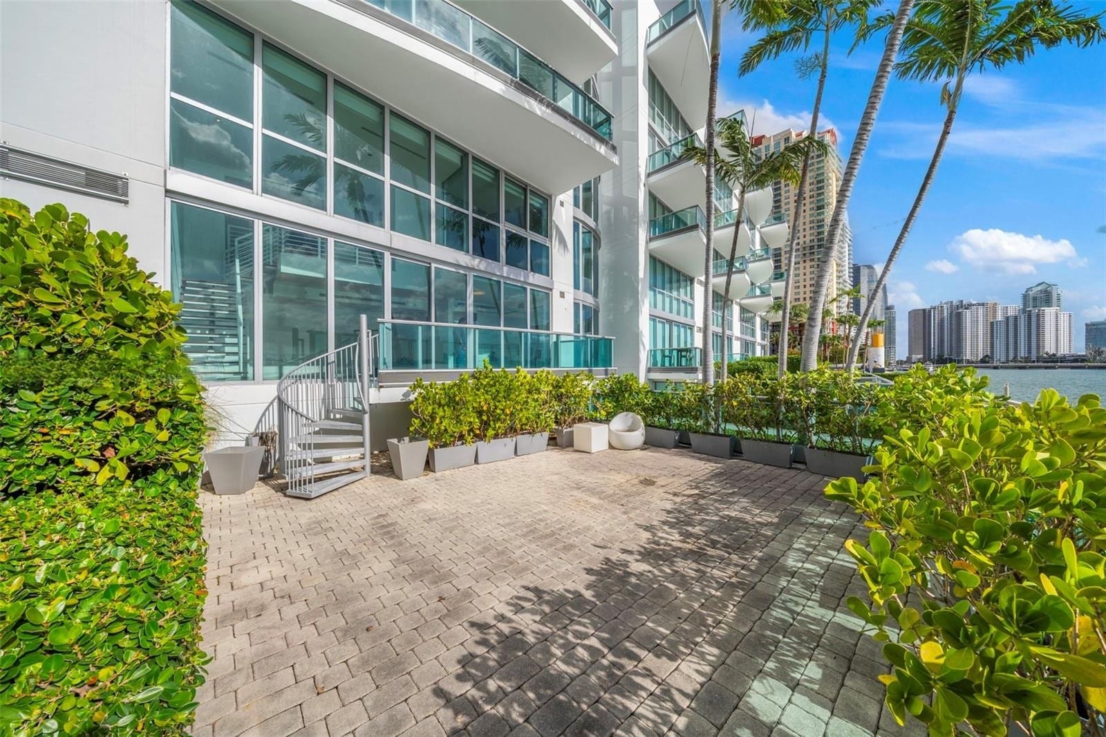 Building Photo - 1331 Brickell Bay Dr