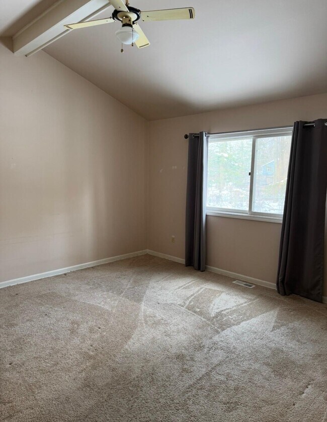 Building Photo - 33736 Hathaway