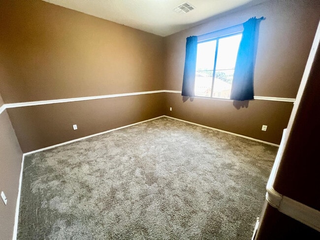 Building Photo - 879 E Stottler Dr