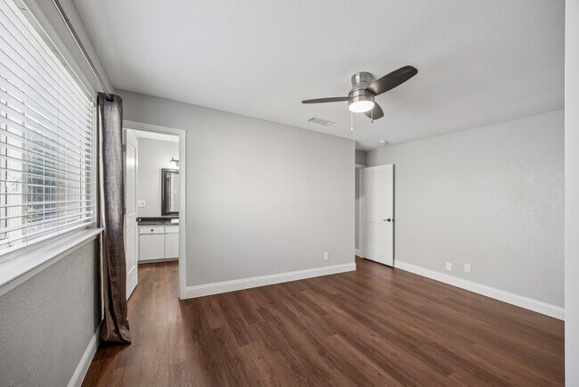 Building Photo - 1807 Highmeadow Cove