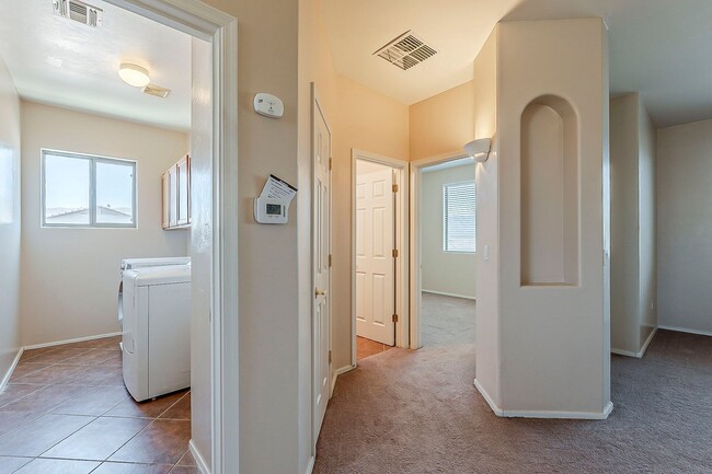 Building Photo - Pet-Friendly 4 Bedroom Rental in Tucson wi...