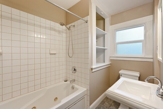 Building Photo - 758 N 66th St