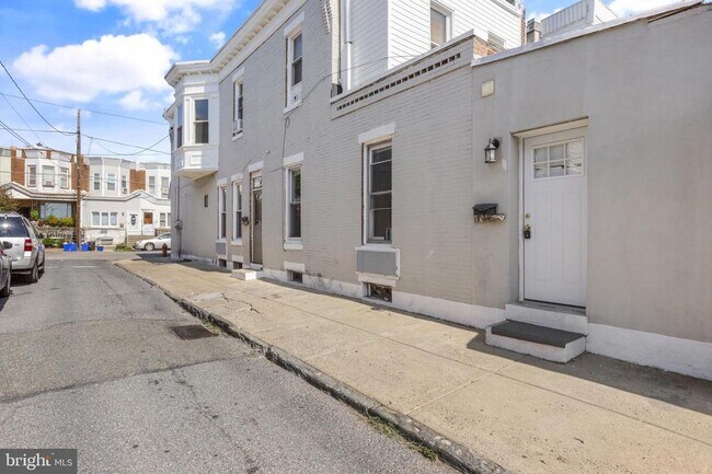 Building Photo - 3127 Cedar St