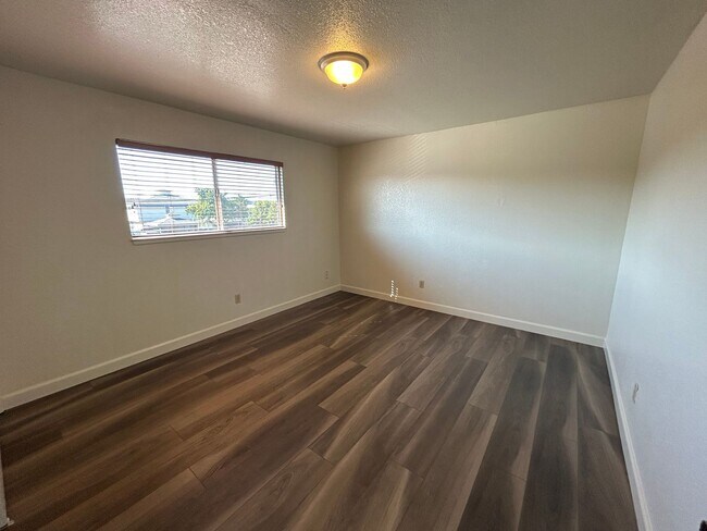 Building Photo - 255 E Romie Ln