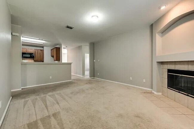 Building Photo - 210 Maplecrest Dr