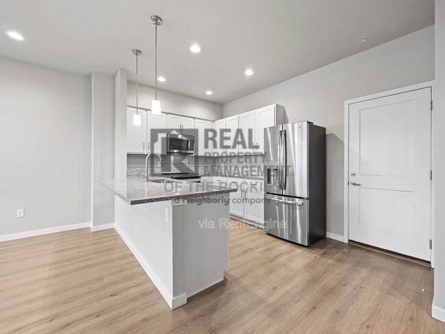 Building Photo - 744 Wagon Trail Rd