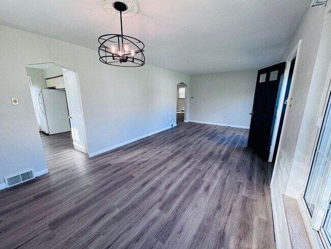 Building Photo - Beautiful Three Bedroom with Basement and Garage