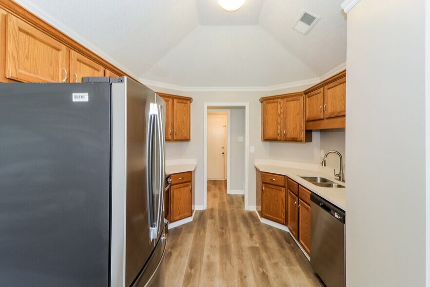 Building Photo - 436 Bruins Trce