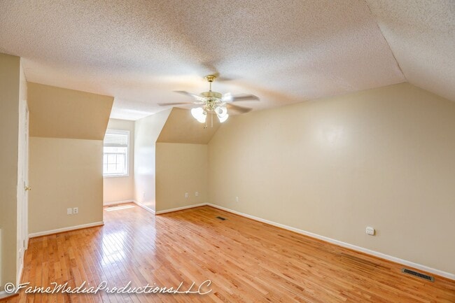 Building Photo - 2 Bdrm / 2 Bath, Condo - North Johnson City