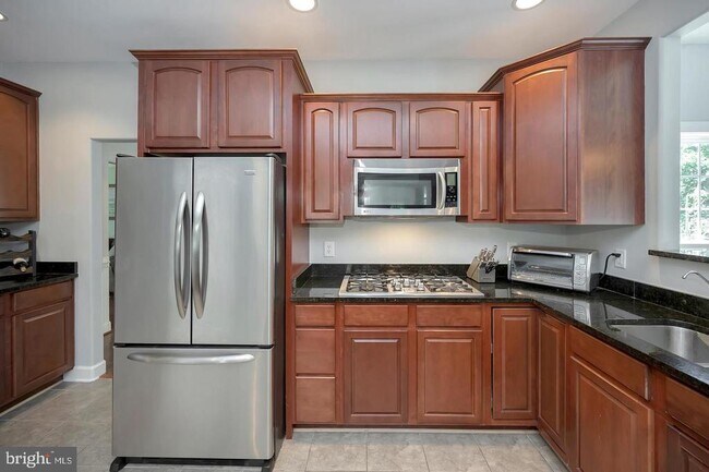 Building Photo - 6 Towering Oaks Dr
