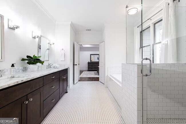 Building Photo - 222 Kirkwood Rd NE