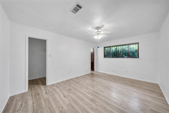 Building Photo - 8447 Sterlingshire St