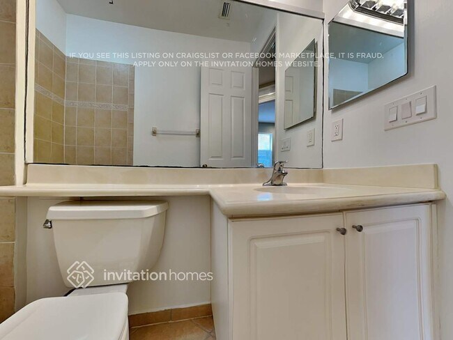 Building Photo - 1382 Vía De Pepi