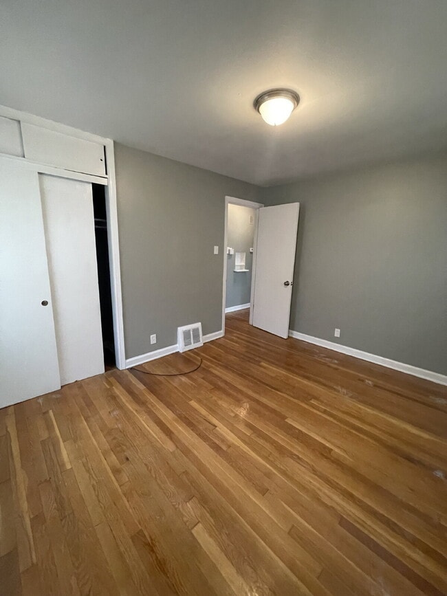 Building Photo - "Charming 3-Bedroom Home in Saint Louis – ...