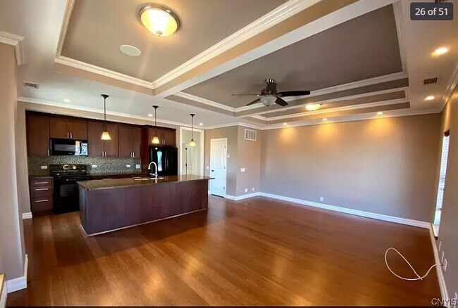 Building Photo - 517 Riverside Dr