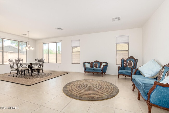 Building Photo - 252 W Blue Lagoon Dr