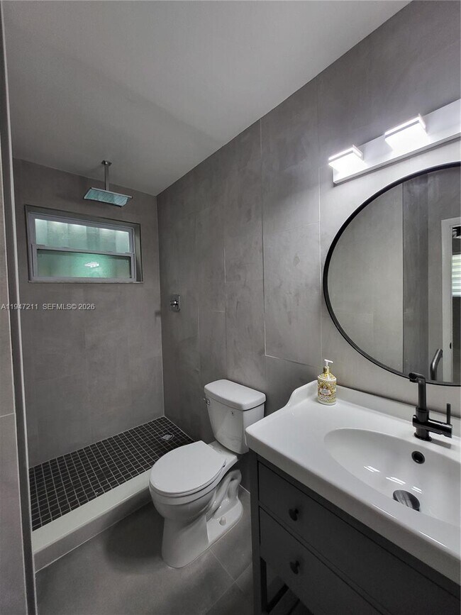 Building Photo - 1050 NE 82nd St