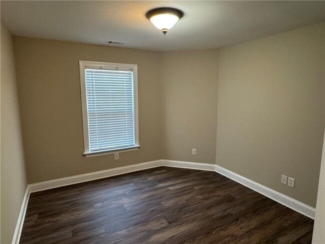 Building Photo - 7411 Redbud Loop