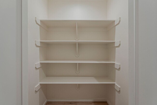 Building Photo - 1625 E 8th St