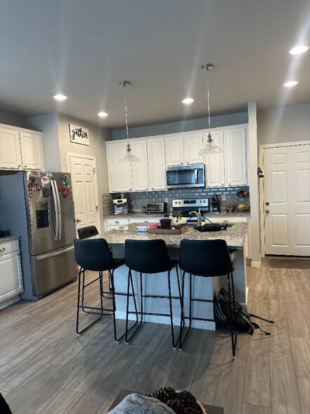 Building Photo - 9386 Portmar Dr.