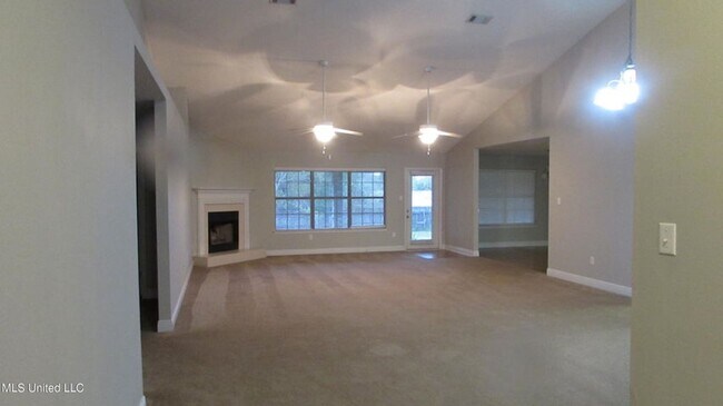 Building Photo - 14597 Bruce Cove S