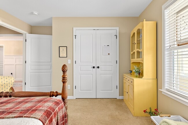 Building Photo - 304 Squirrel Hollow