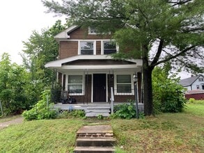 Building Photo - Comfortable 3-Bed on E 108th in Union-Mile...