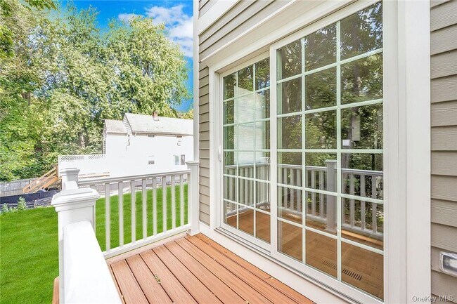 Building Photo - 233 Lincoln Ave