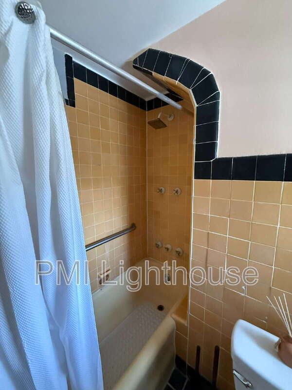 Building Photo - 145 Soundview Rd