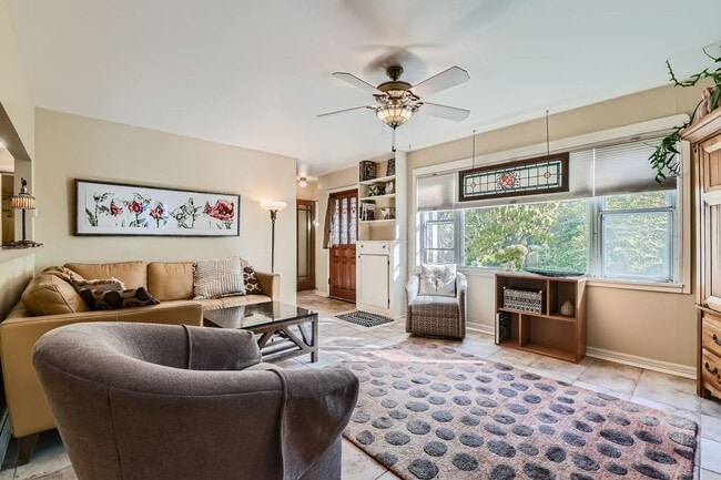 Building Photo - 2-Bedroom in Newlands with Secret Garden & Suite