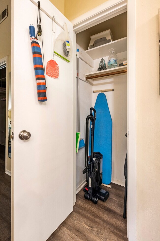 Building Photo - 2305 Trailside Dr