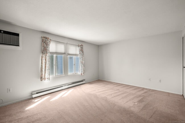 Building Photo - 72 Cinnamon Spring