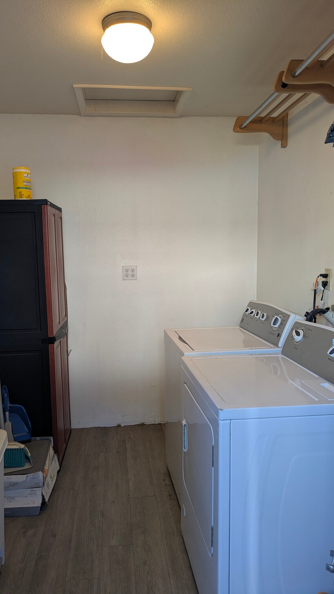 Gated, free laundry + storage - 4379 Maryland St