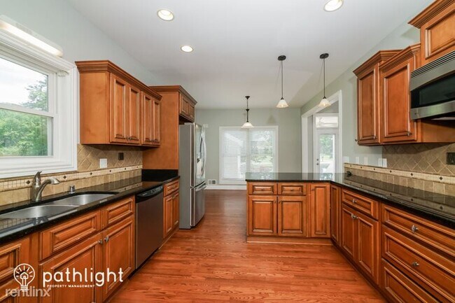 Building Photo - 4 br, 3.5 bath House - 6421 Shirley Ave UNIT