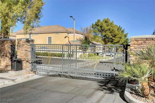 Building Photo - 9244 Pitching Wedge Dr