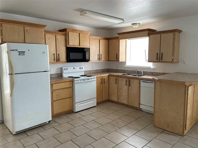 Building Photo - 421 Sparrow Ln