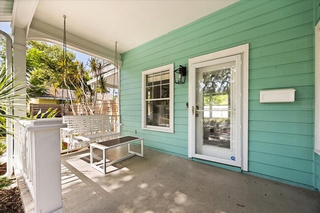 Building Photo - 748 Altaloma Ave