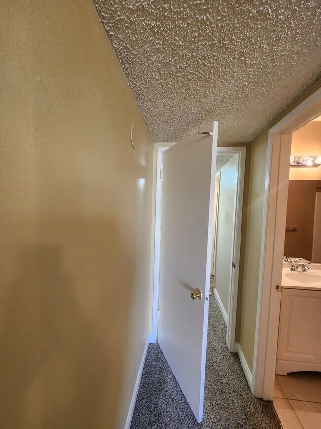 Building Photo - 2750 S Durango Dr