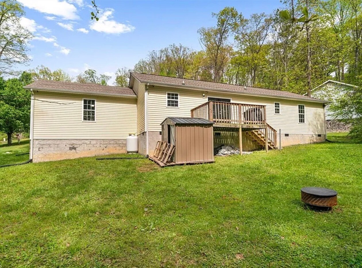 Building Photo - 124 Levi Dr